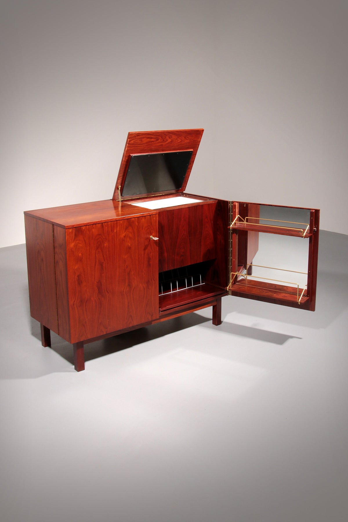 Zeitlose skandinavische Minibar mit Mid-Century-Charme (1960)