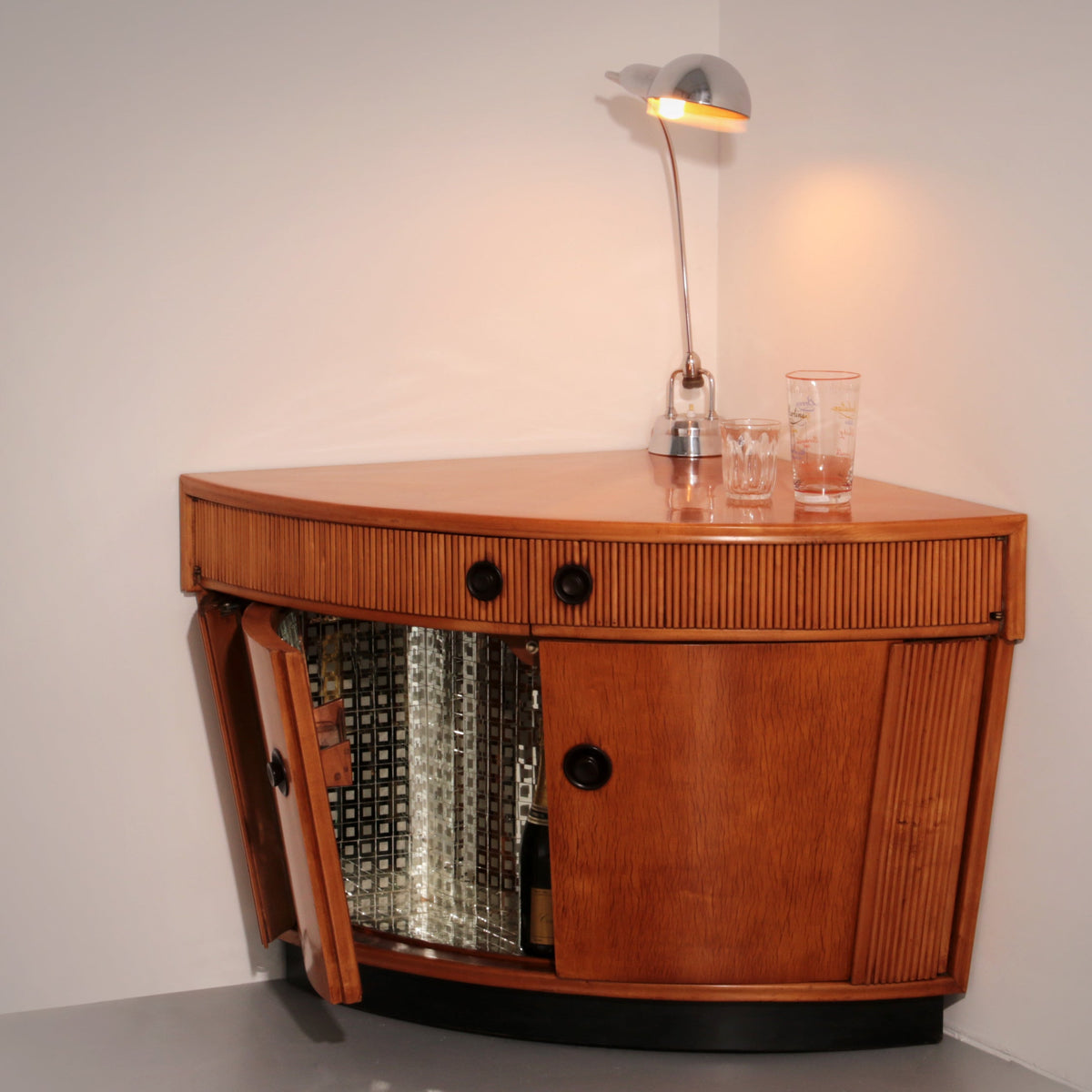 Barschrank aus hellem Holz, zugeschrieben an Paolo Buffa, 1940er Jahre