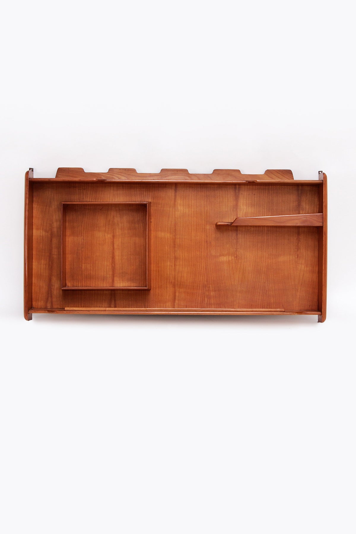 Italienischer, handgefertigter Wandschrank aus Walnussholz aus den 1960er Jahren