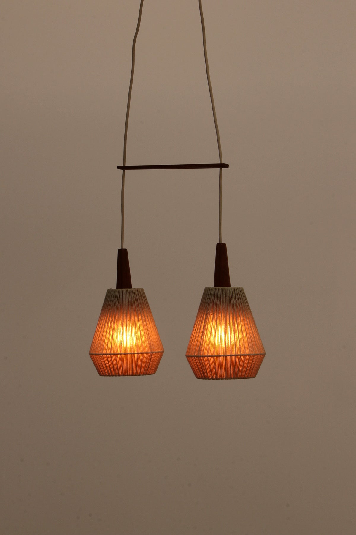 Vintage Teak Hanglamp met Dubbele Kappen, Jaren 60 Zweeds Design