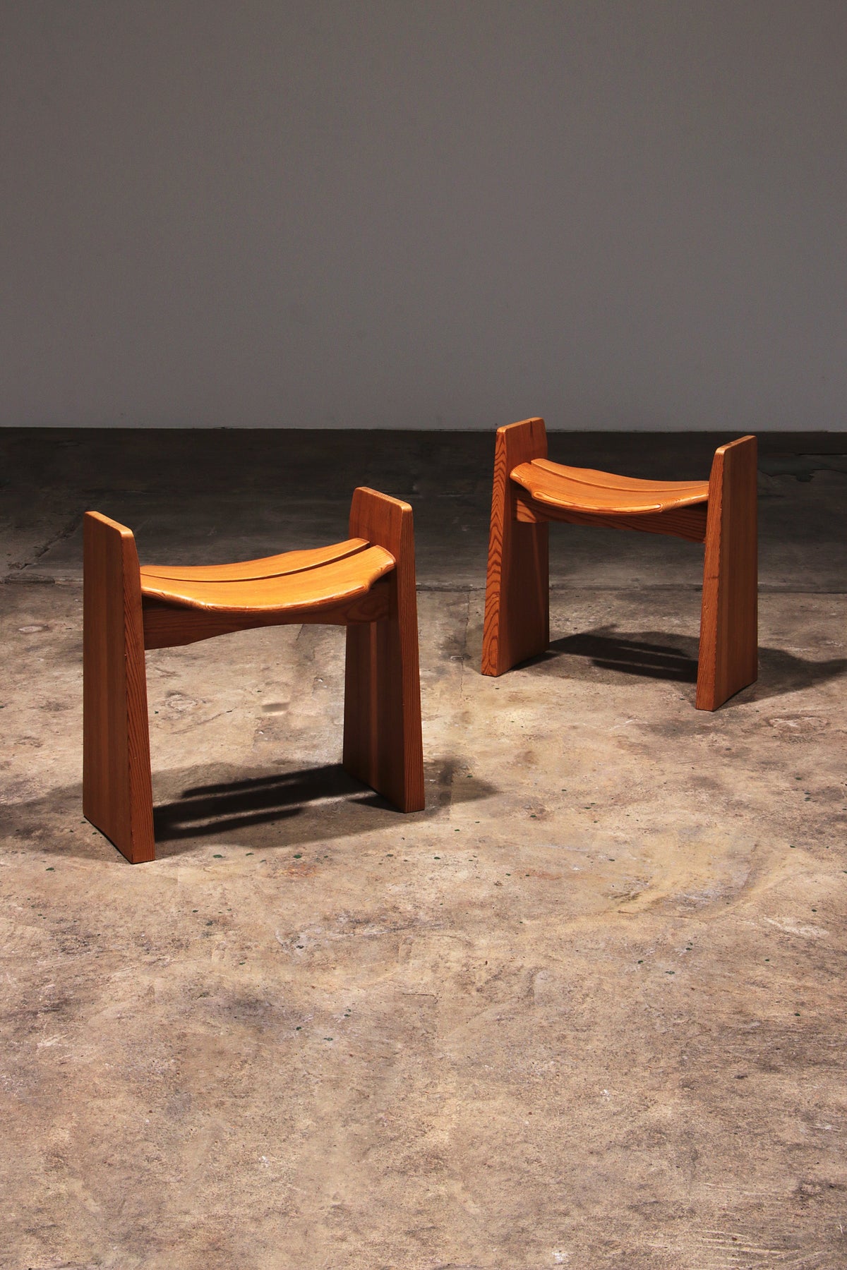 Gilbert Marklund Holzhocker Jonte – Skandinavisches Design