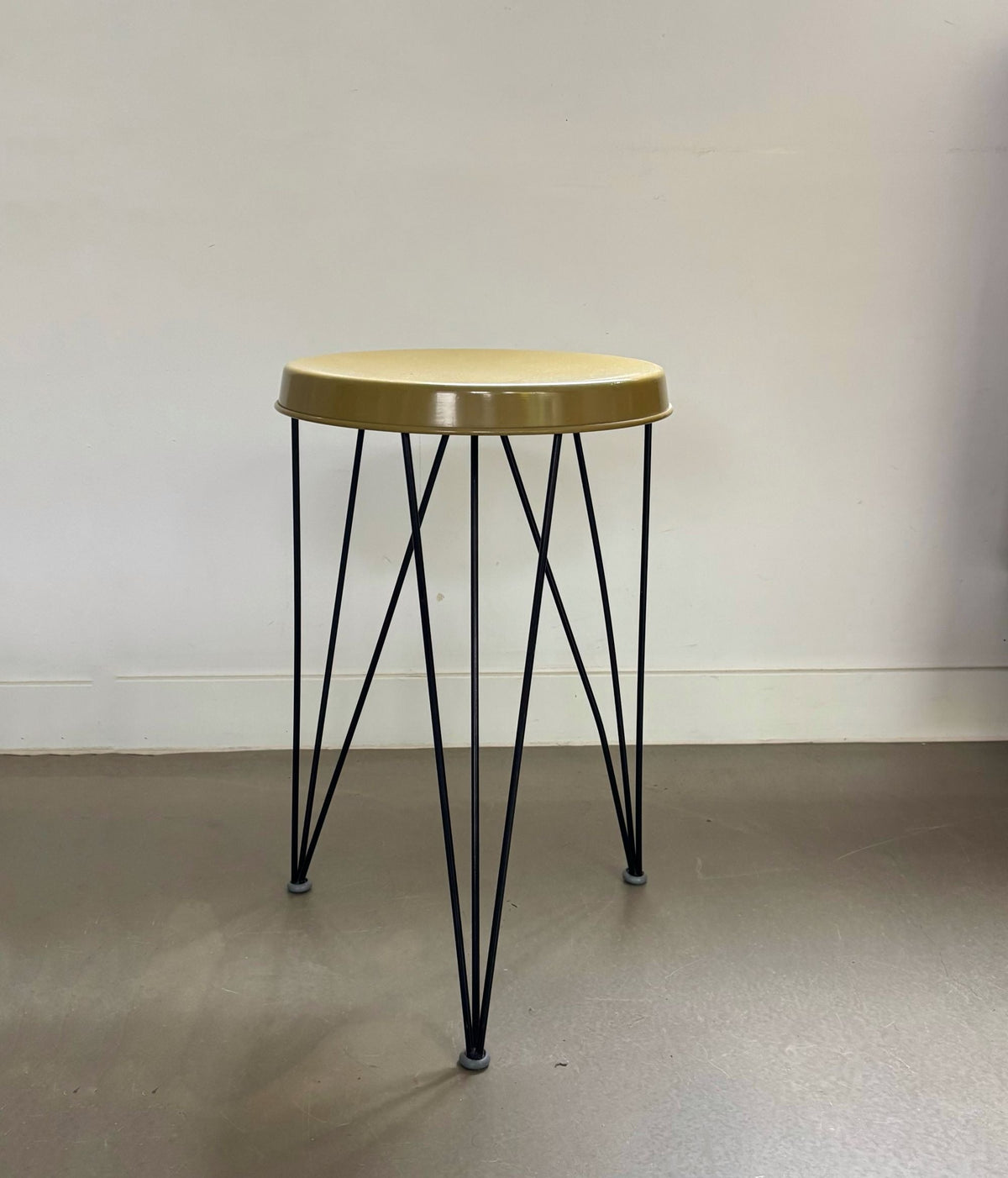 Metallhocker Modell 'Seggiolina', Tjerk Reijenga für Pilastro, 1950/60er Jahre