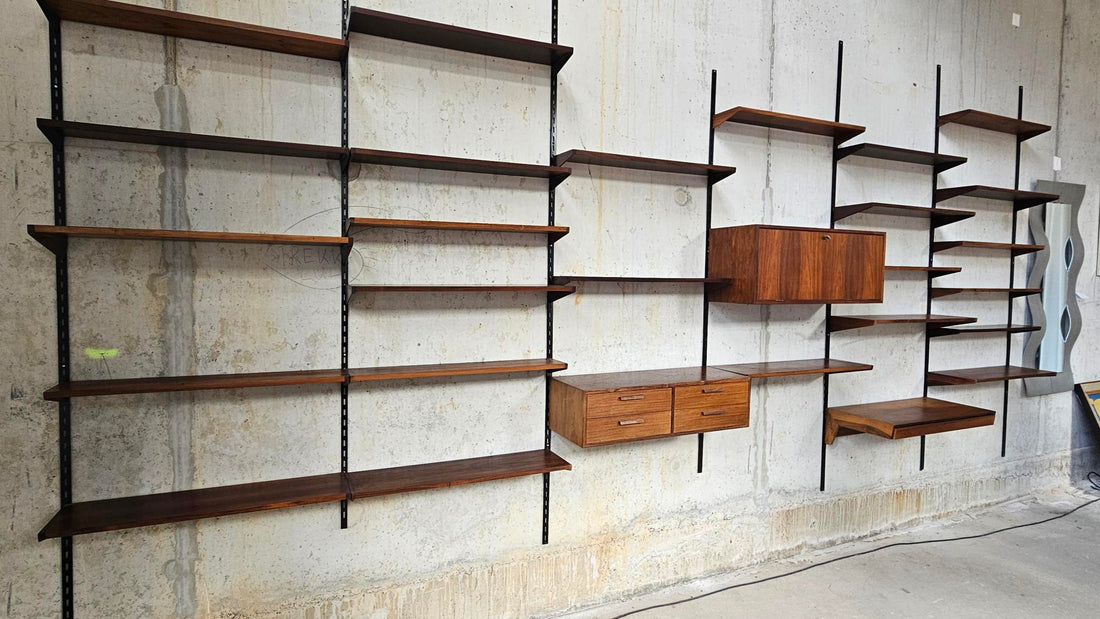 Modulares Wandsystem aus dunklem Holz von Kai Kristiansen - FM Møbler