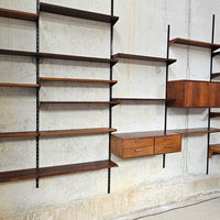 Modulares Wandsystem aus dunklem Holz von Kai Kristiansen - FM Møbler