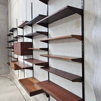 Modulares Wandsystem aus dunklem Holz von Kai Kristiansen - FM Møbler