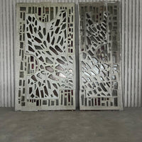 Niederländische Brutalismus-Betonfenster der 1960er Jahre – Geborgene architektonische Kunstwerke