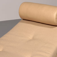Vintage-Lounge-Sessel aus den 60er Jahren mit modernem Bezug