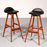 Barhocker aus Holz und schwarzem Leder von Erik Buch, 1960