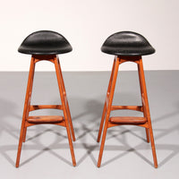 Barhocker aus Holz und schwarzem Leder von Erik Buch, 1960