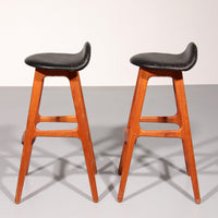 Barhocker aus Holz und schwarzem Leder von Erik Buch, 1960
