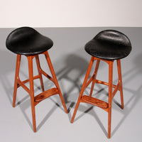 Barhocker aus Holz und schwarzem Leder von Erik Buch, 1960