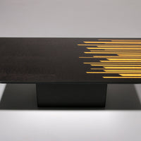 Italienischer Couchtisch aus den 1980er Jahren aus schwarz und gelb lackiertem Holz.