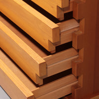Italienische Architekturkommode aus Esche
