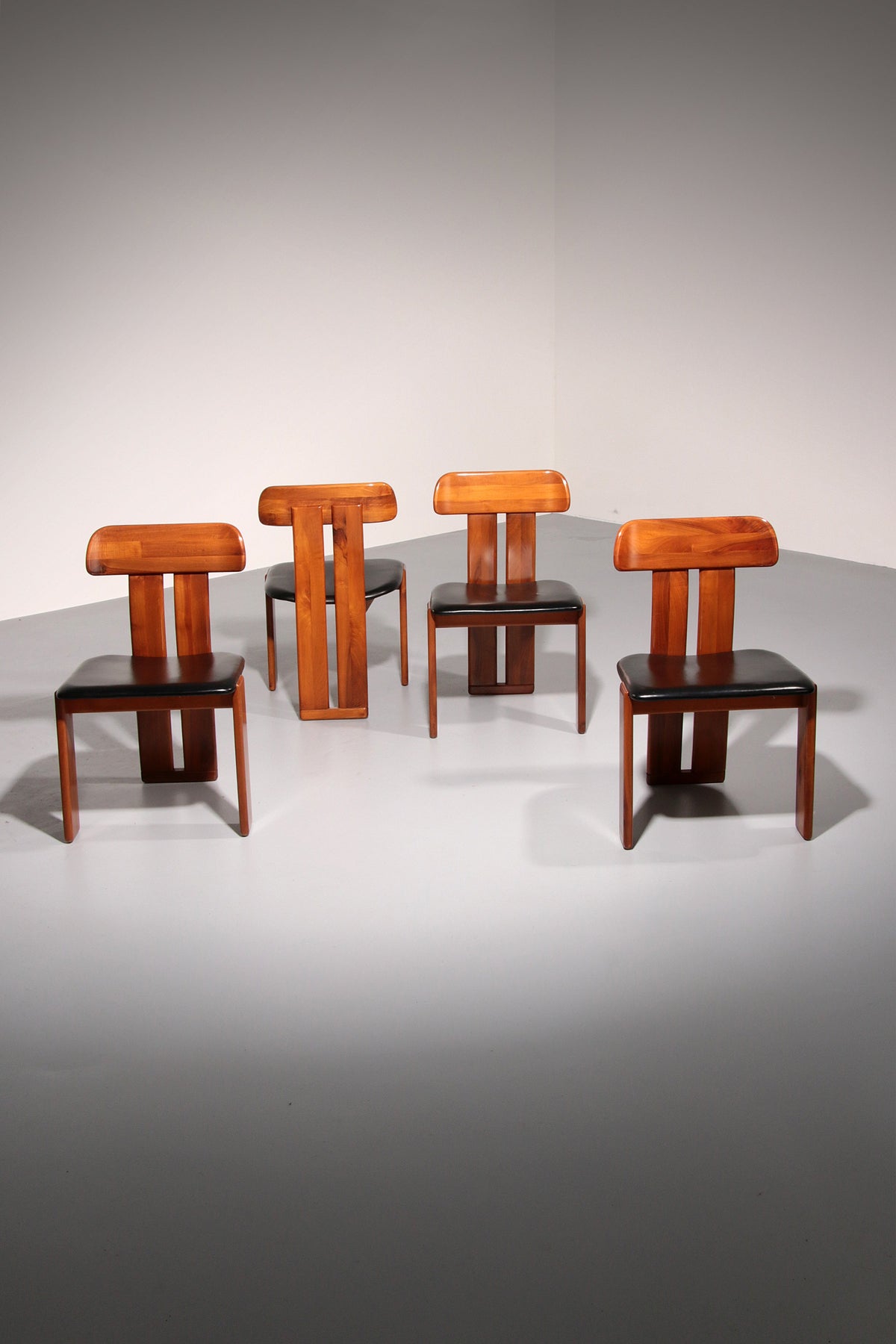 Mario Marenco Walnoten Sapporo Eetkamerstoelen voor Mobilgirgi, jaren 70