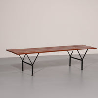 Elegante italienische Mid-Century-Bank aus Holz und schwarzem Metall, 1960er Jahre, Ico-Parisi-Stil