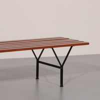 Elegante italienische Mid-Century-Bank aus Holz und schwarzem Metall, 1960er Jahre, Ico-Parisi-Stil