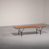 Elegante italienische Mid-Century-Bank aus Holz und schwarzem Metall, 1960er Jahre, Ico-Parisi-Stil