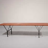 Elegante italienische Mid-Century-Bank aus Holz und schwarzem Metall, 1960er Jahre, Ico-Parisi-Stil