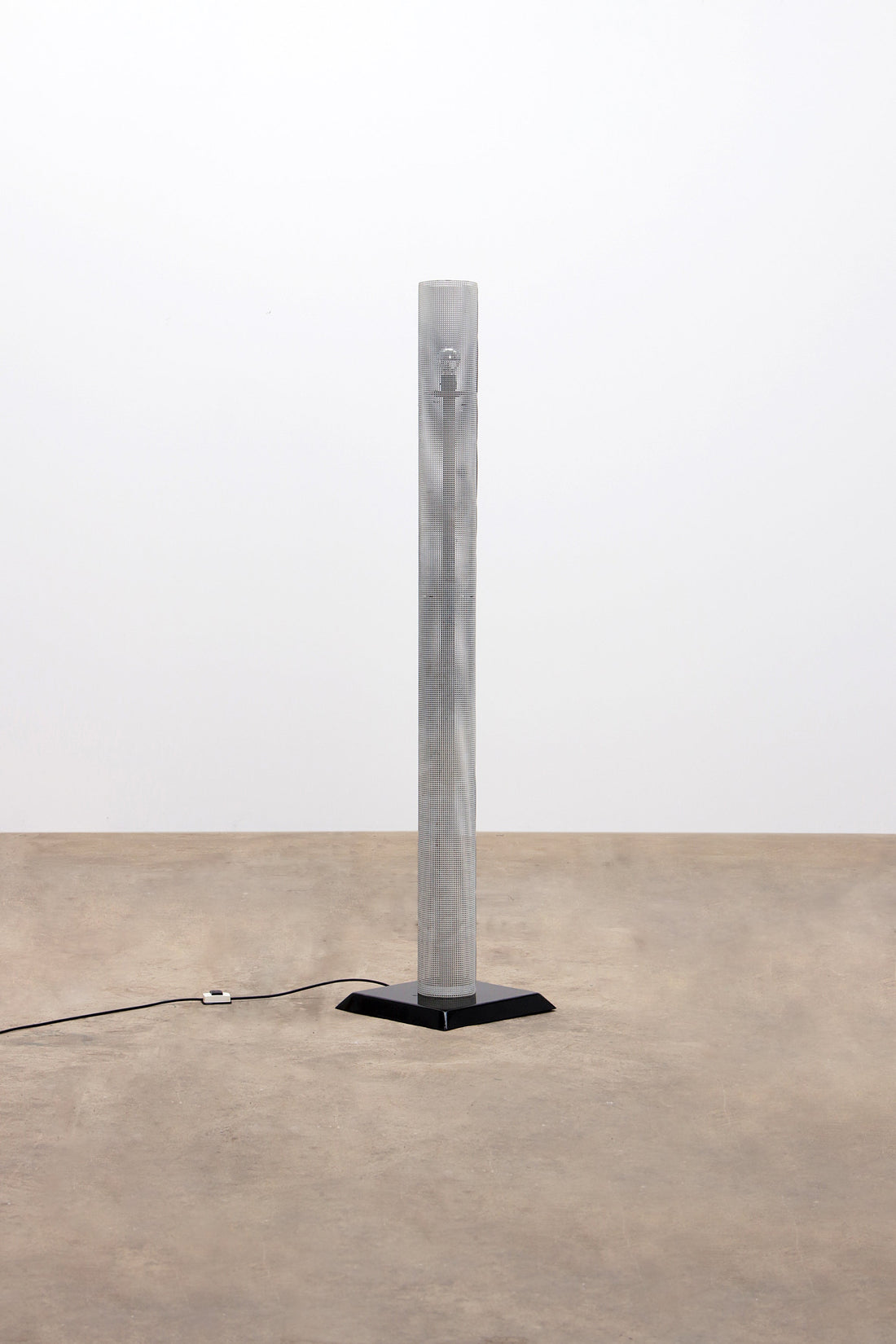 Vintage Italiaanse wit metalen vloerlamp,1960 timeless-art.com