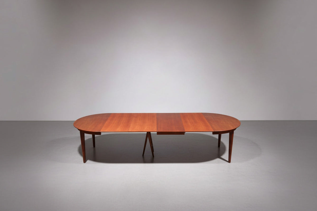 Teak-Esstisch aus den 1960er Jahren von Henning Kjærnulf, Modell 62