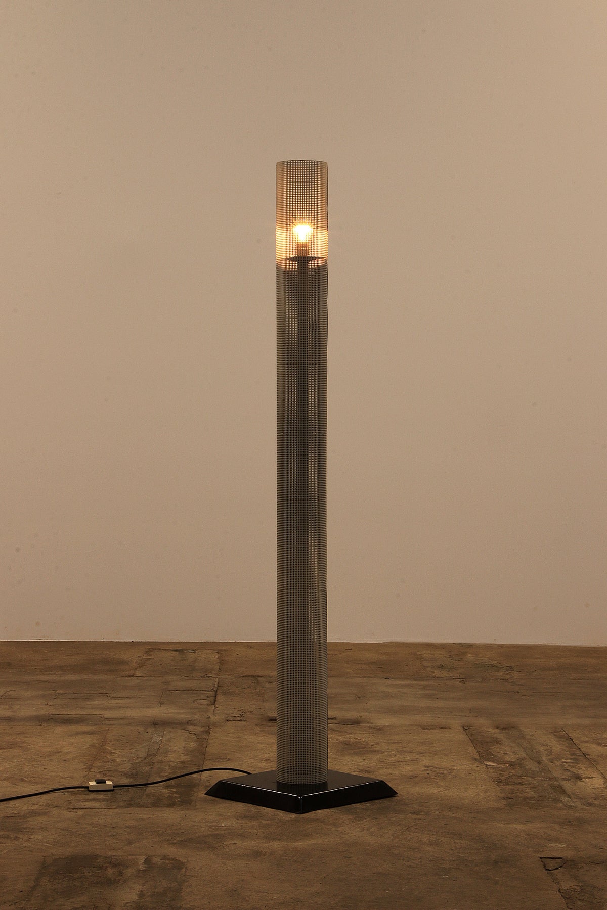 Vintage italienische Stehlampe aus weißem Metall, 1960