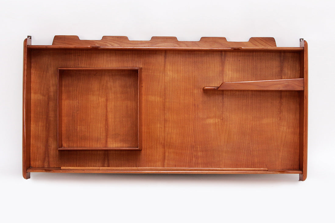 Italienischer, handgefertigter Wandschrank aus Walnussholz aus den 1960er Jahren