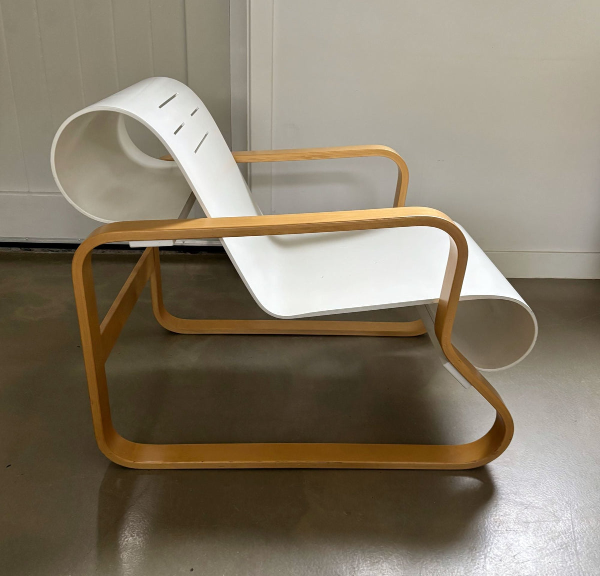  INSTRUMENTARIUM社 ALVAR AALTO Alvar Aalto Paimio nr. 41 lounge chair for Artek, 1931