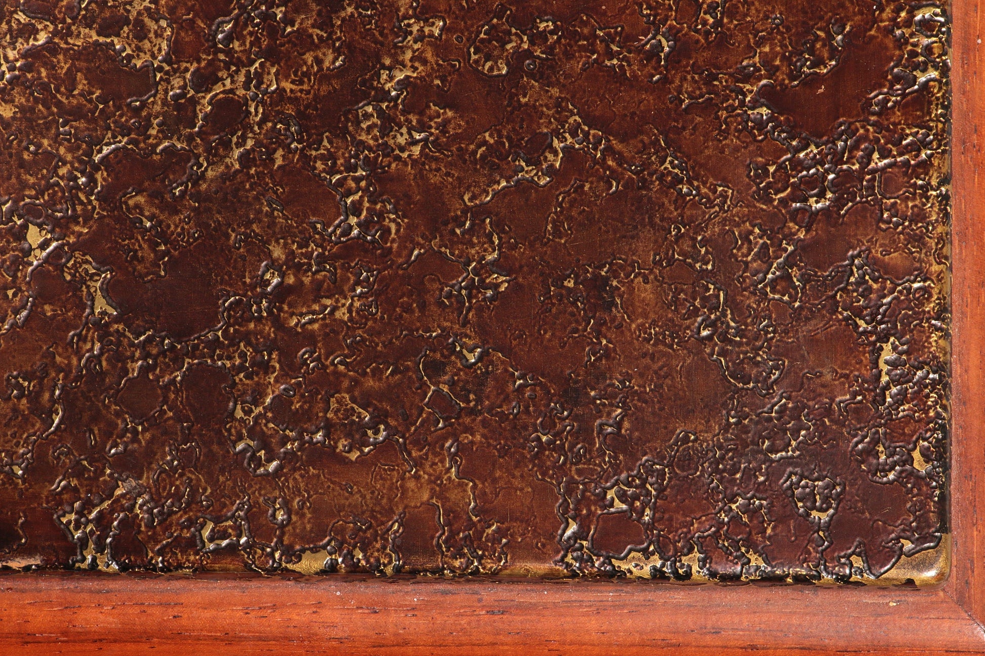 Brutalist Coffee Table with Copper Top and Wooden Base 1970 - Collectors - Net.Work