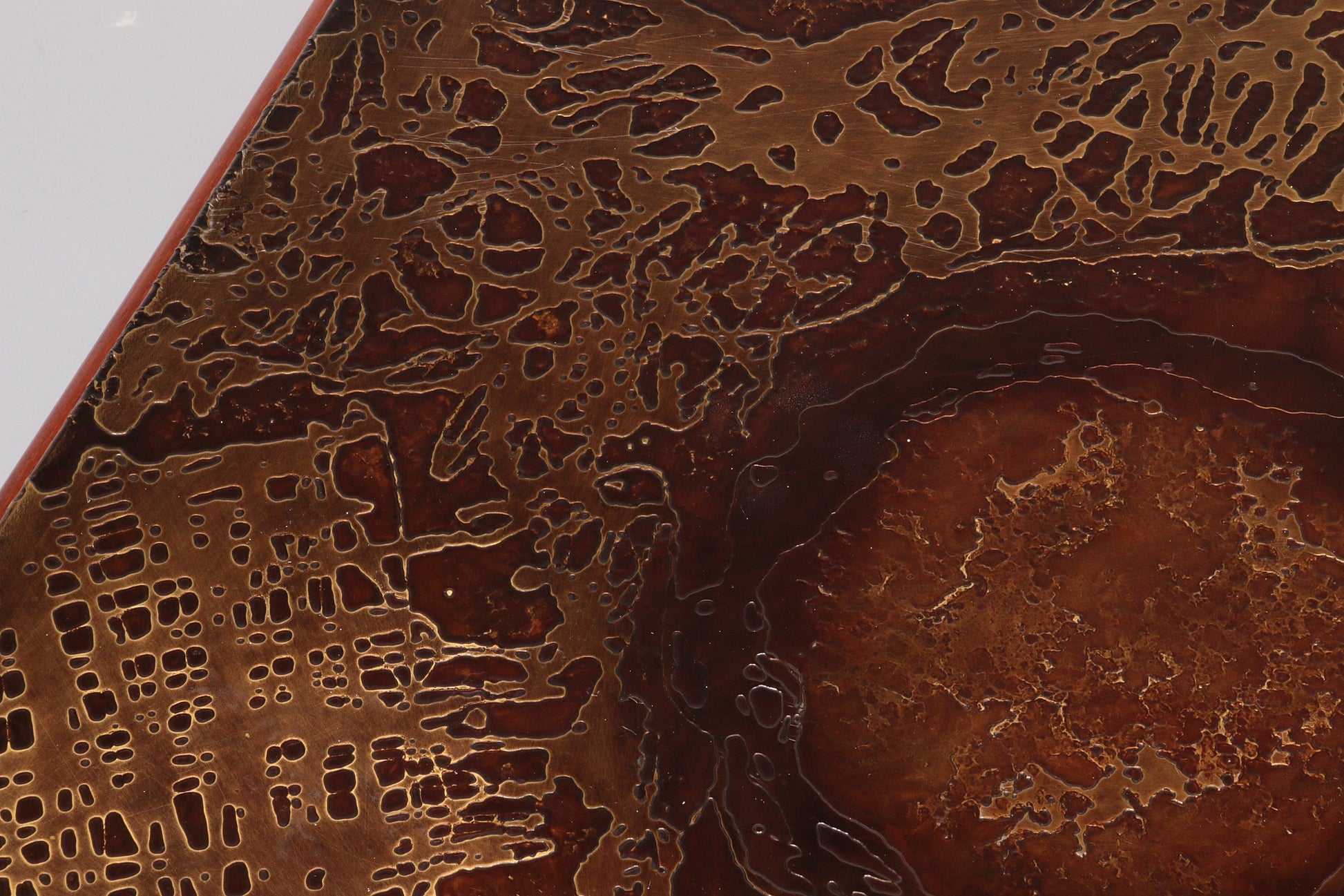 Brutalist Coffee Table with Copper Top and Wooden Base 1970 - Collectors - Net.Work