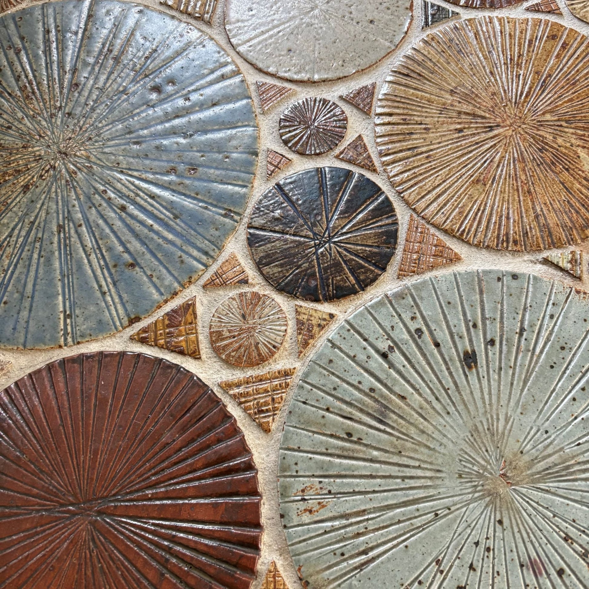 Ceramic and wooden side or coffee table, Tue Poulsen for Haslev, Denmark, 1960s - Collectors - Net.Work