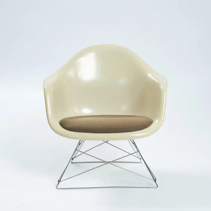 Charles and Ray Eames Vintage Fiberglass LAR Armchair Cat´s Cradle, 1970s - COLLECTORS RDAM