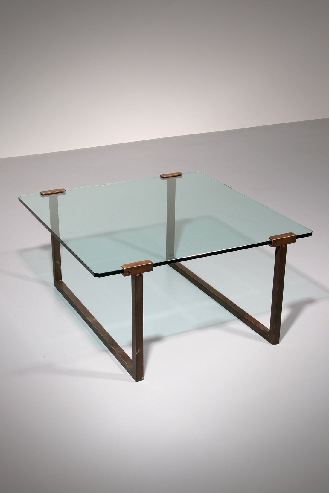 Coffee Table Glass and Brass by Peter Ghyczy Model T54 1970 - Collectors - Net.Work