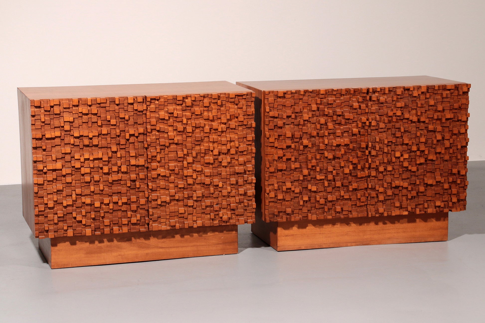 Contemporary Pair of Brutalist Sideboards Made of Solid Wood - Collectors - Net.Work
