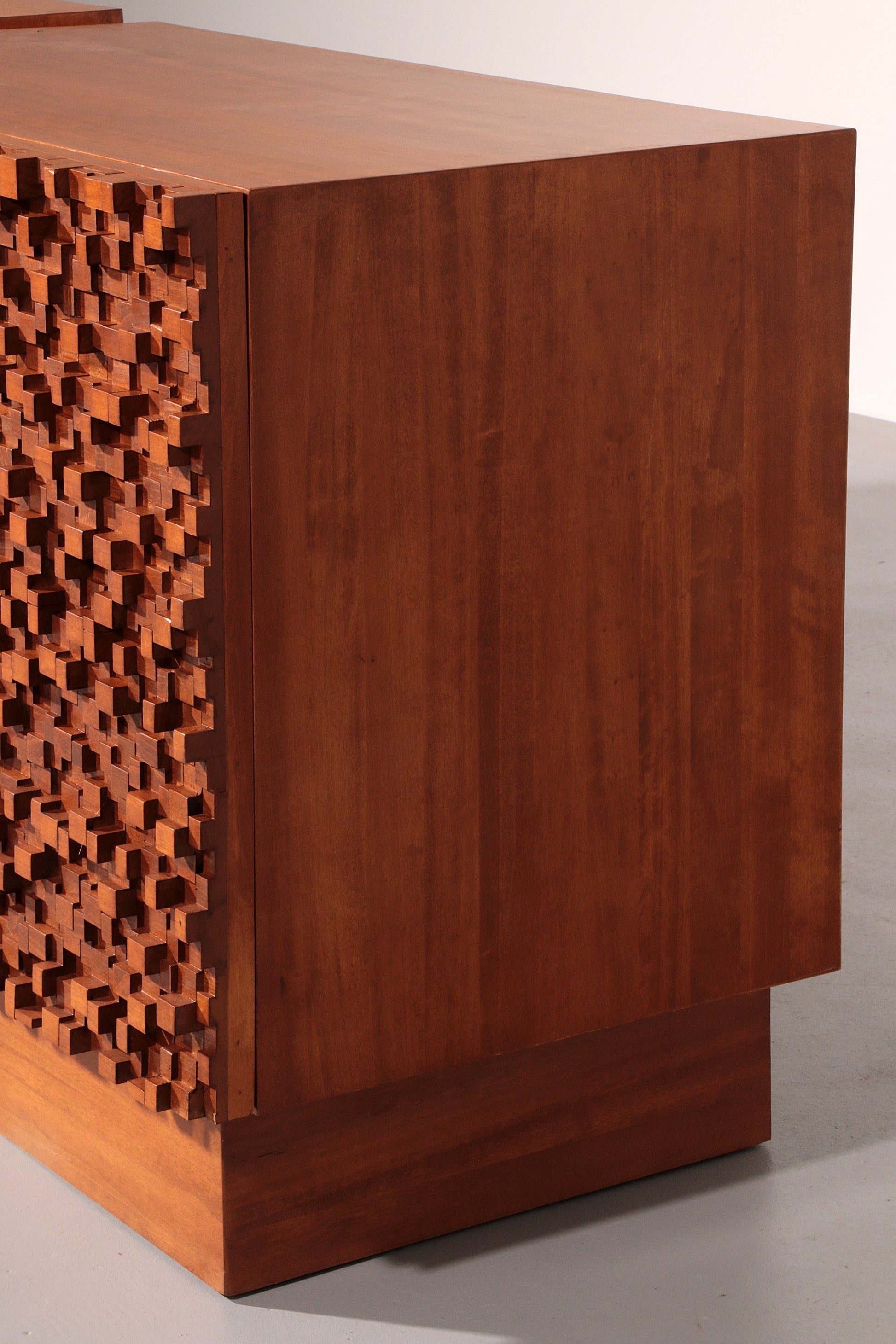 Contemporary Pair of Brutalist Sideboards Made of Solid Wood - Collectors - Net.Work
