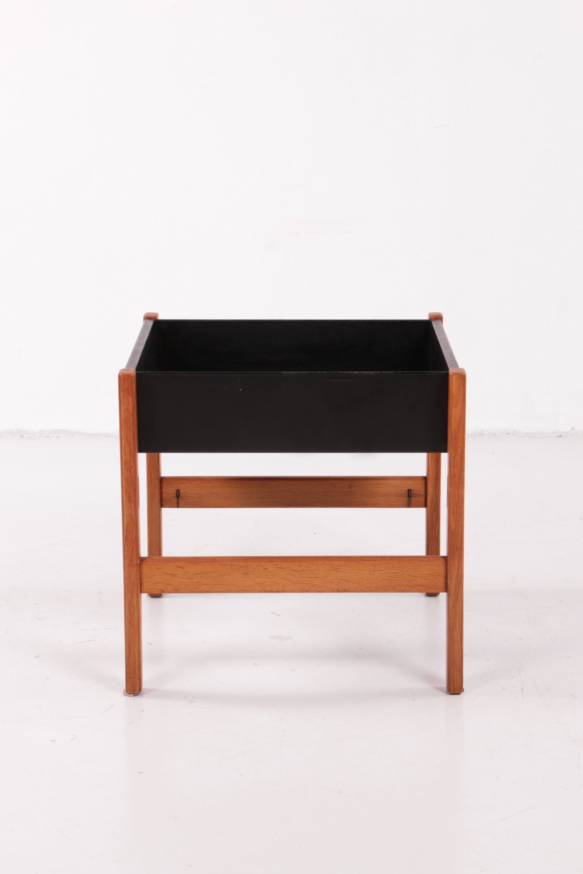 Danish Design Teak Wood Planter, 1960s - Collectors - Net.Work