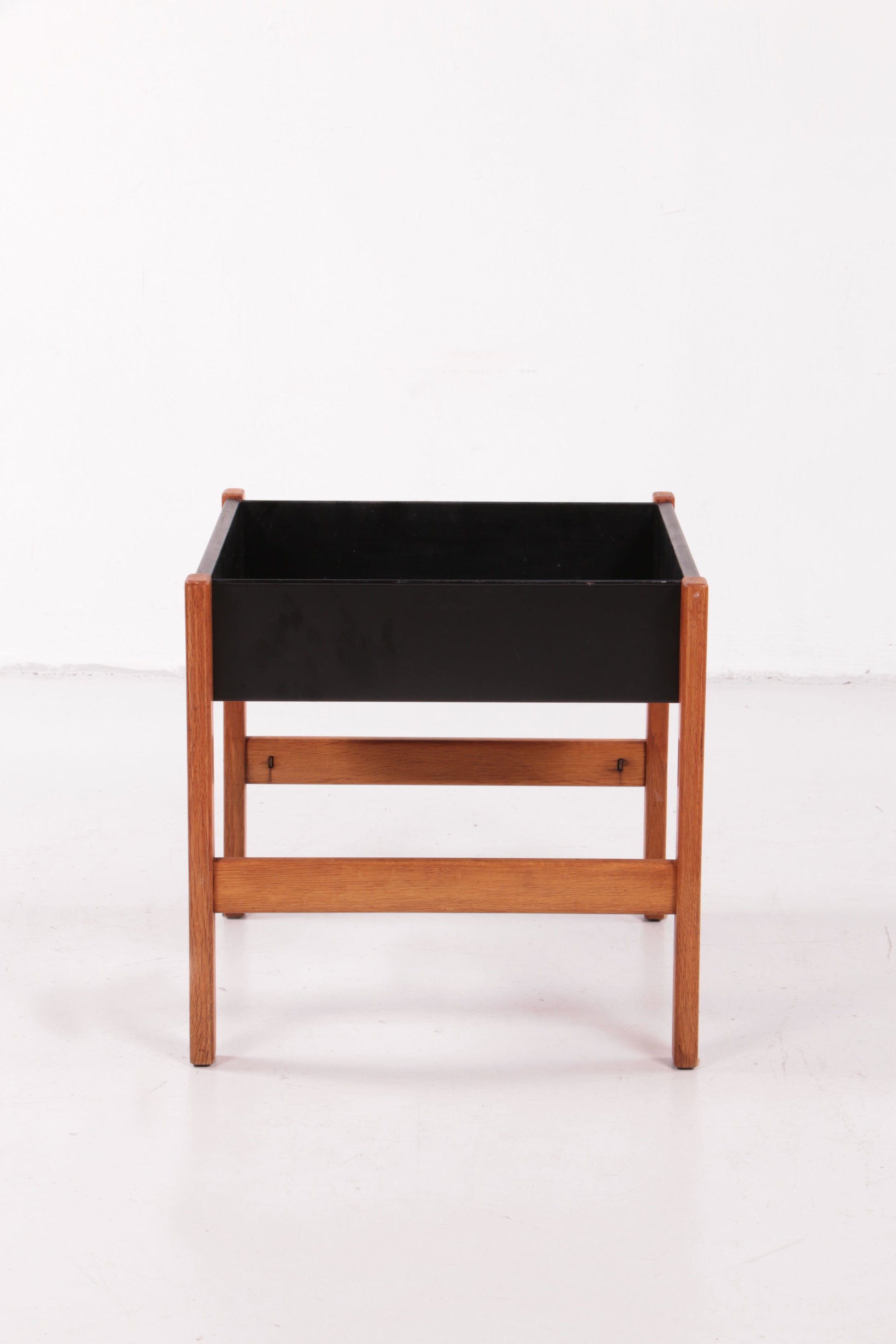 Danish Design Teak Wood Planter, 1960s - Collectors - Net.Work