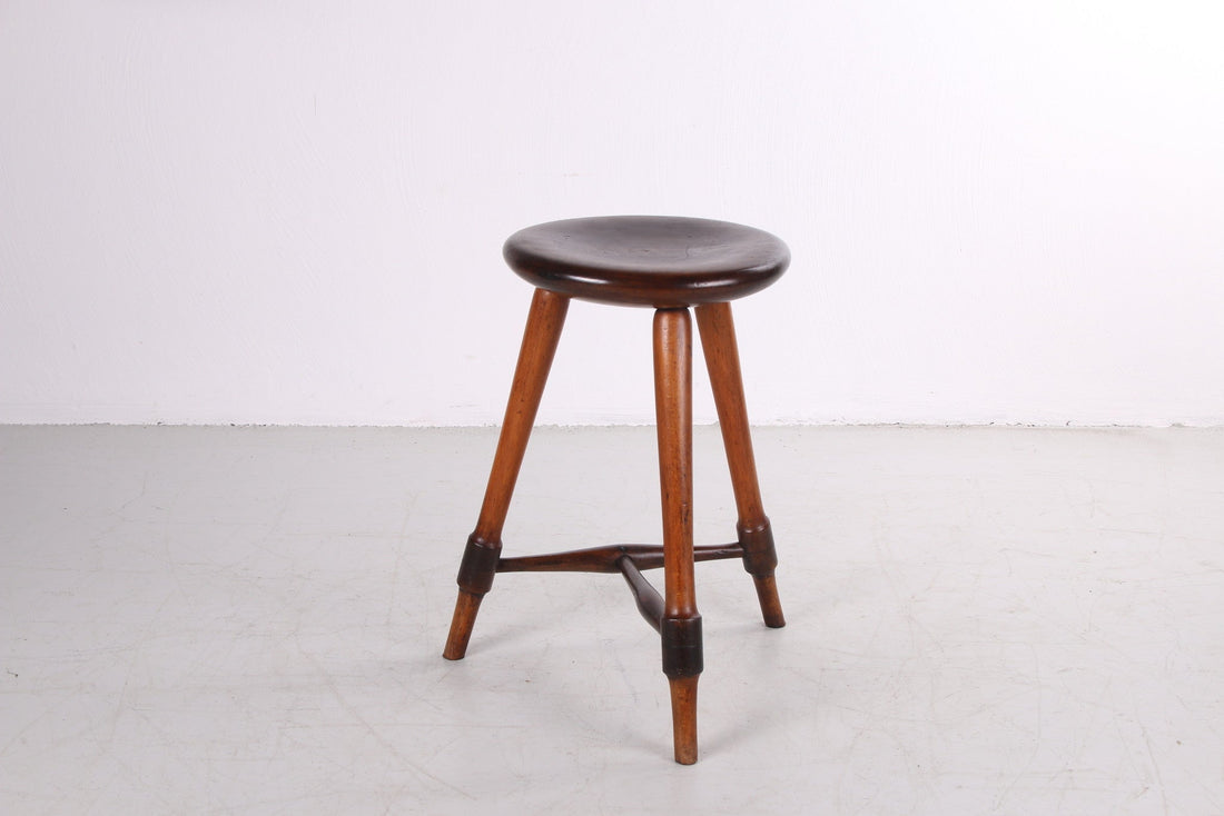 Elegant Heavy Oak Stool from the 1920s with Stunning Patina - Collectors - Net.Work