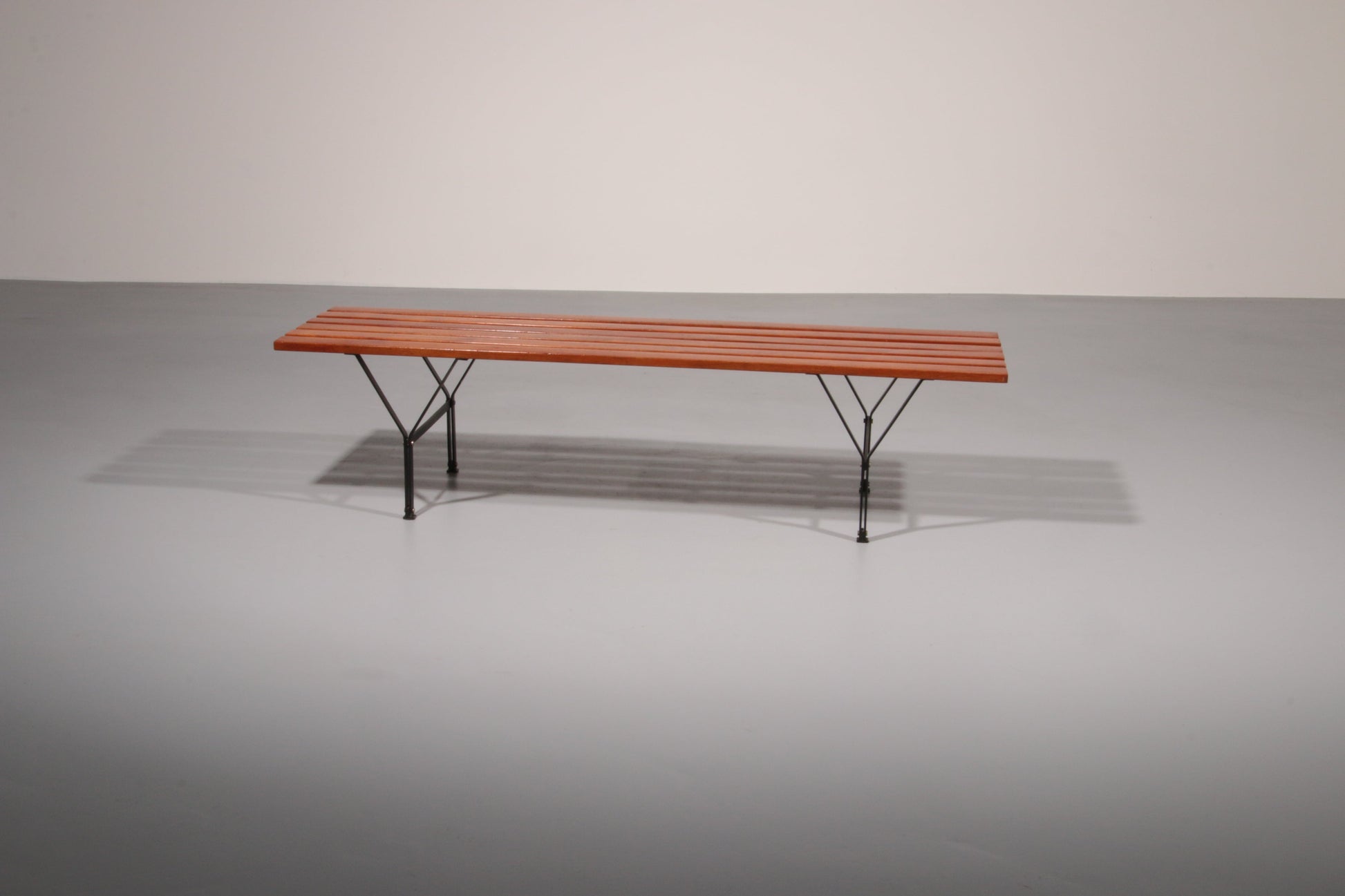 Elegant Italian Mid - Century Bench in Wood and Black Metal, 1960s, Ico Parisi Style - Collectors - Net.Work