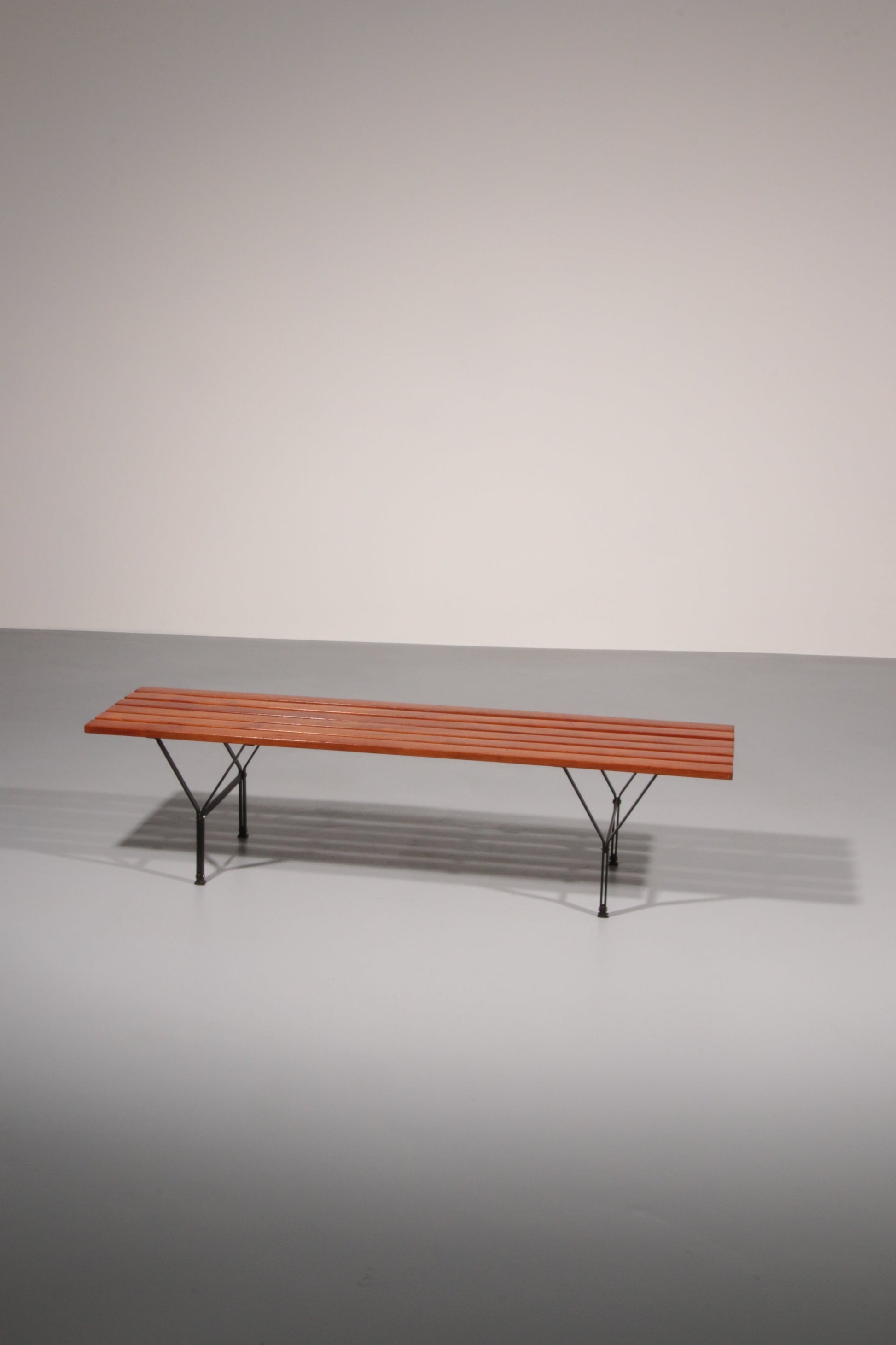 Elegant Italian Mid - Century Bench in Wood and Black Metal, 1960s, Ico Parisi Style - Collectors - Net.Work