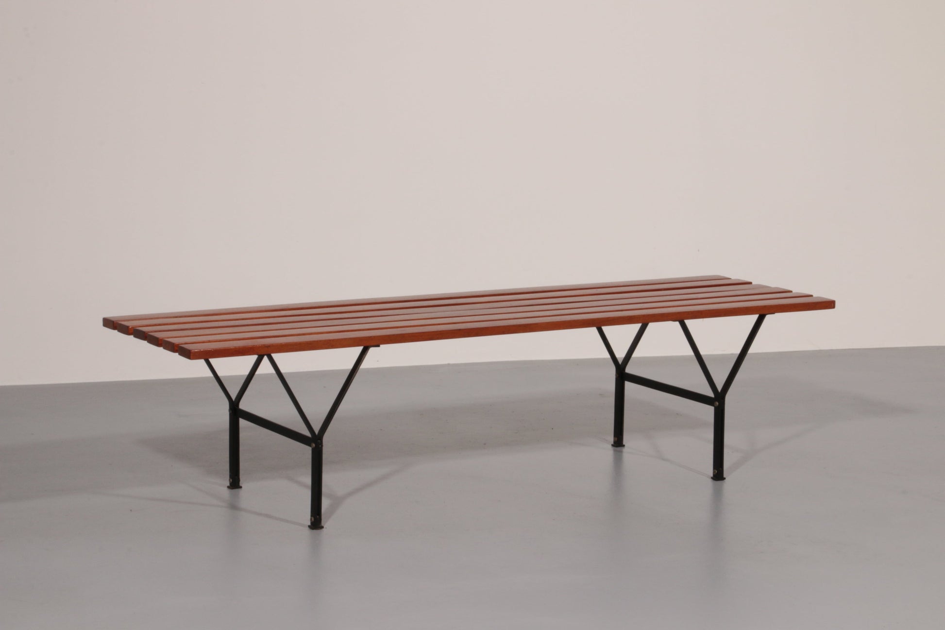 Elegant Italian Mid - Century Bench in Wood and Black Metal, 1960s, Ico Parisi Style - Collectors - Net.Work