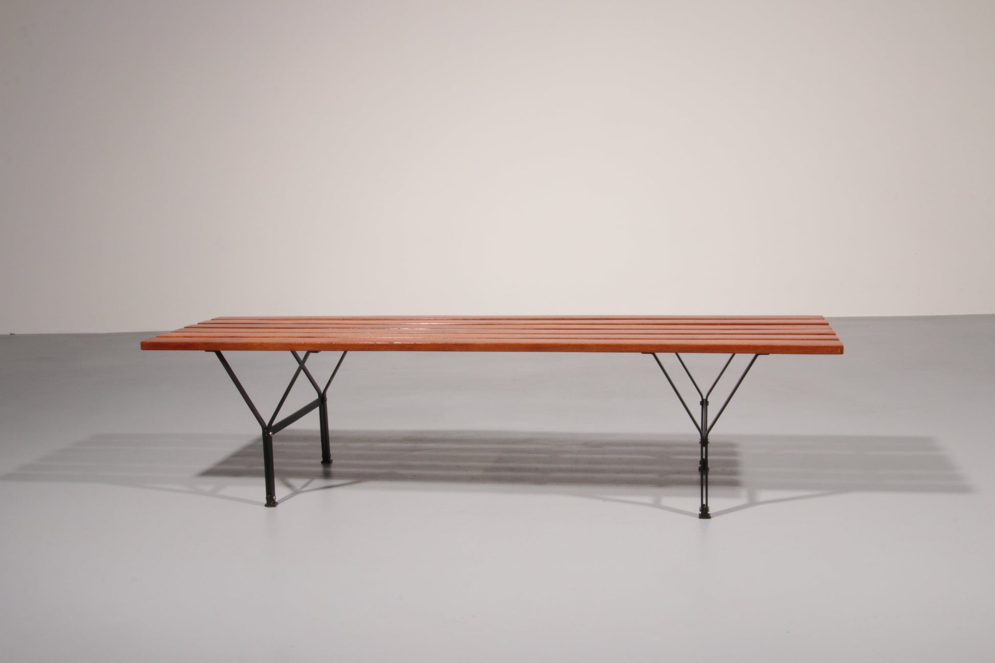 Elegant Italian Mid - Century Bench in Wood and Black Metal, 1960s, Ico Parisi Style - Collectors - Net.Work