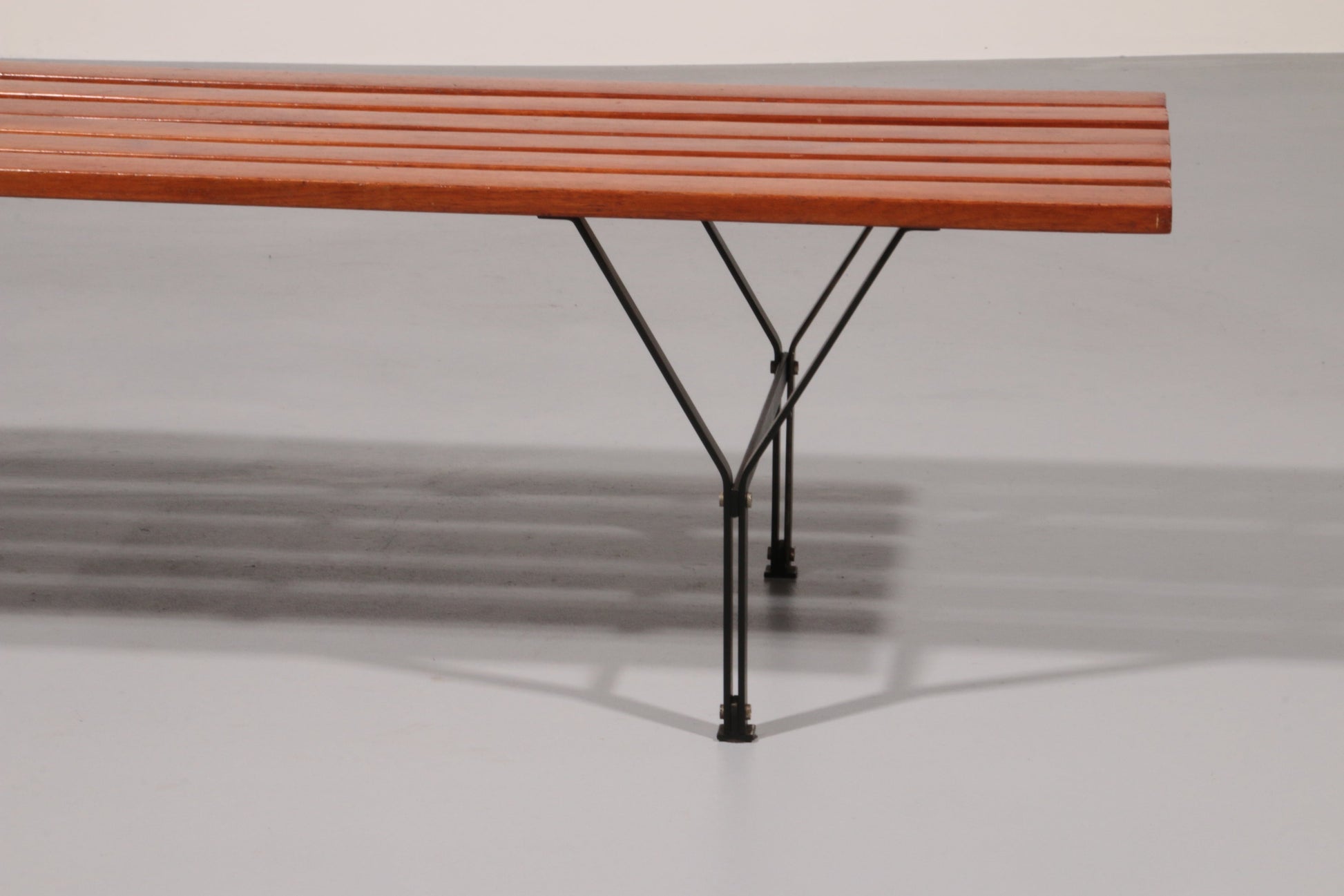 Elegant Italian Mid - Century Bench in Wood and Black Metal, 1960s, Ico Parisi Style - Collectors - Net.Work
