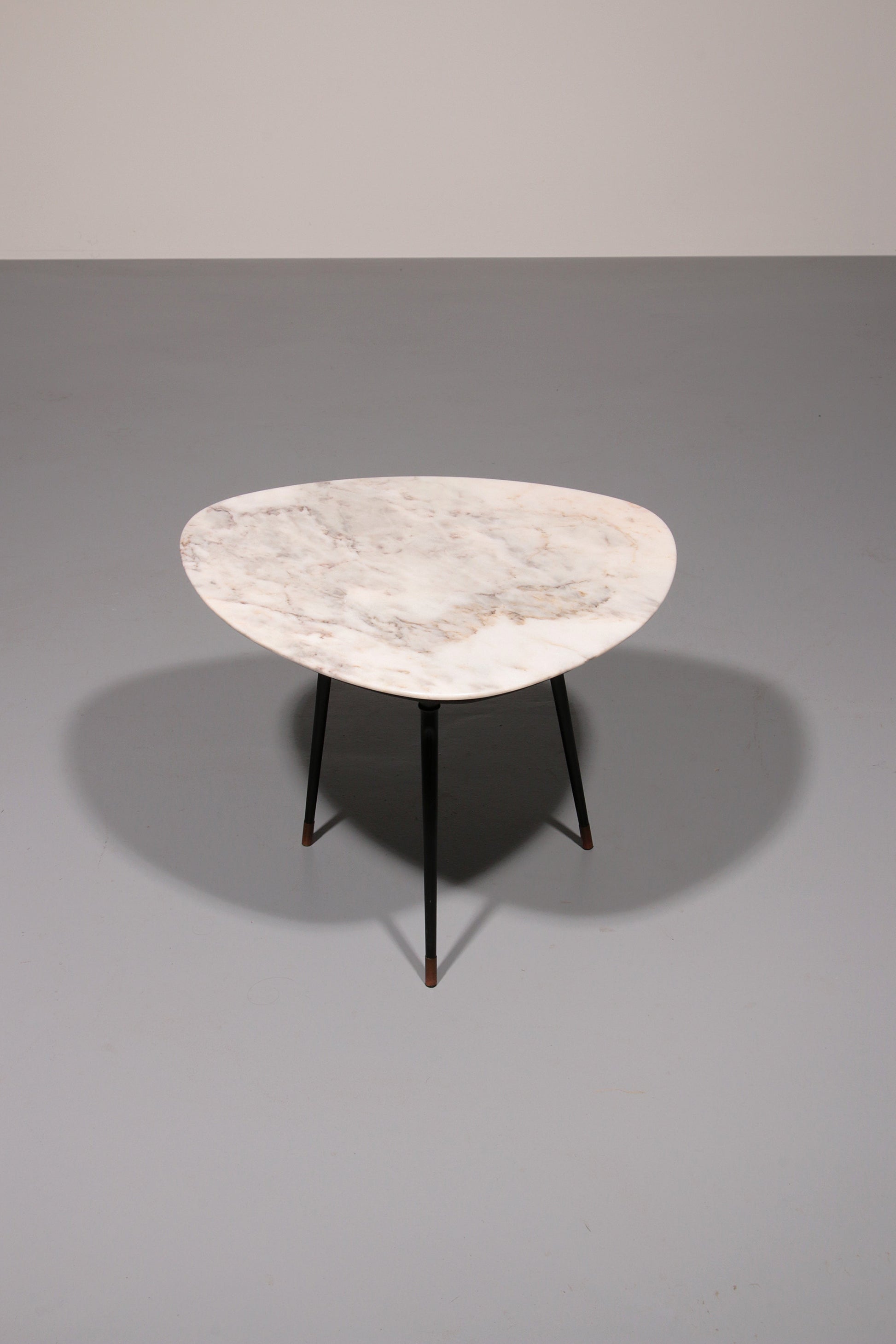 Elegant Marble and Brass Accent Table – Chic Small Coffee or Side Table - Collectors - Net.Work