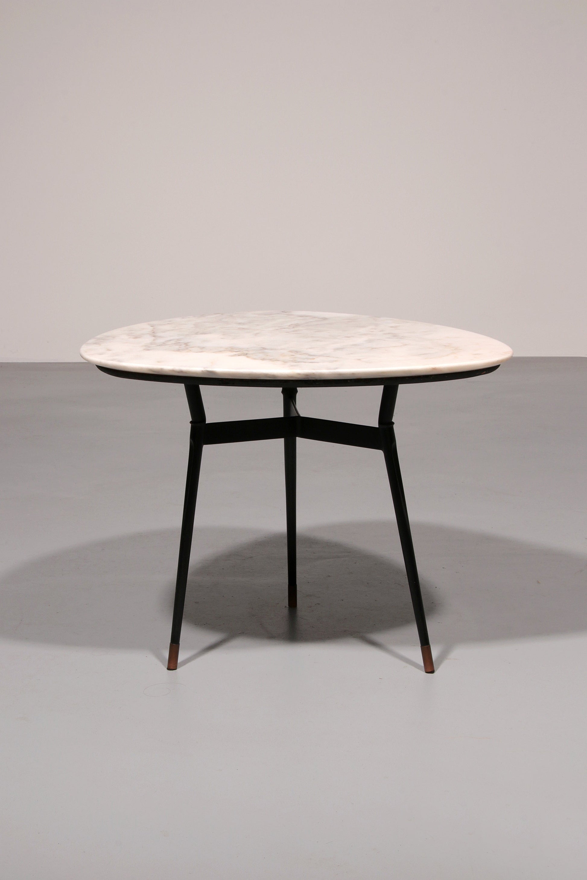 Elegant Marble and Brass Accent Table – Chic Small Coffee or Side Table - Collectors - Net.Work