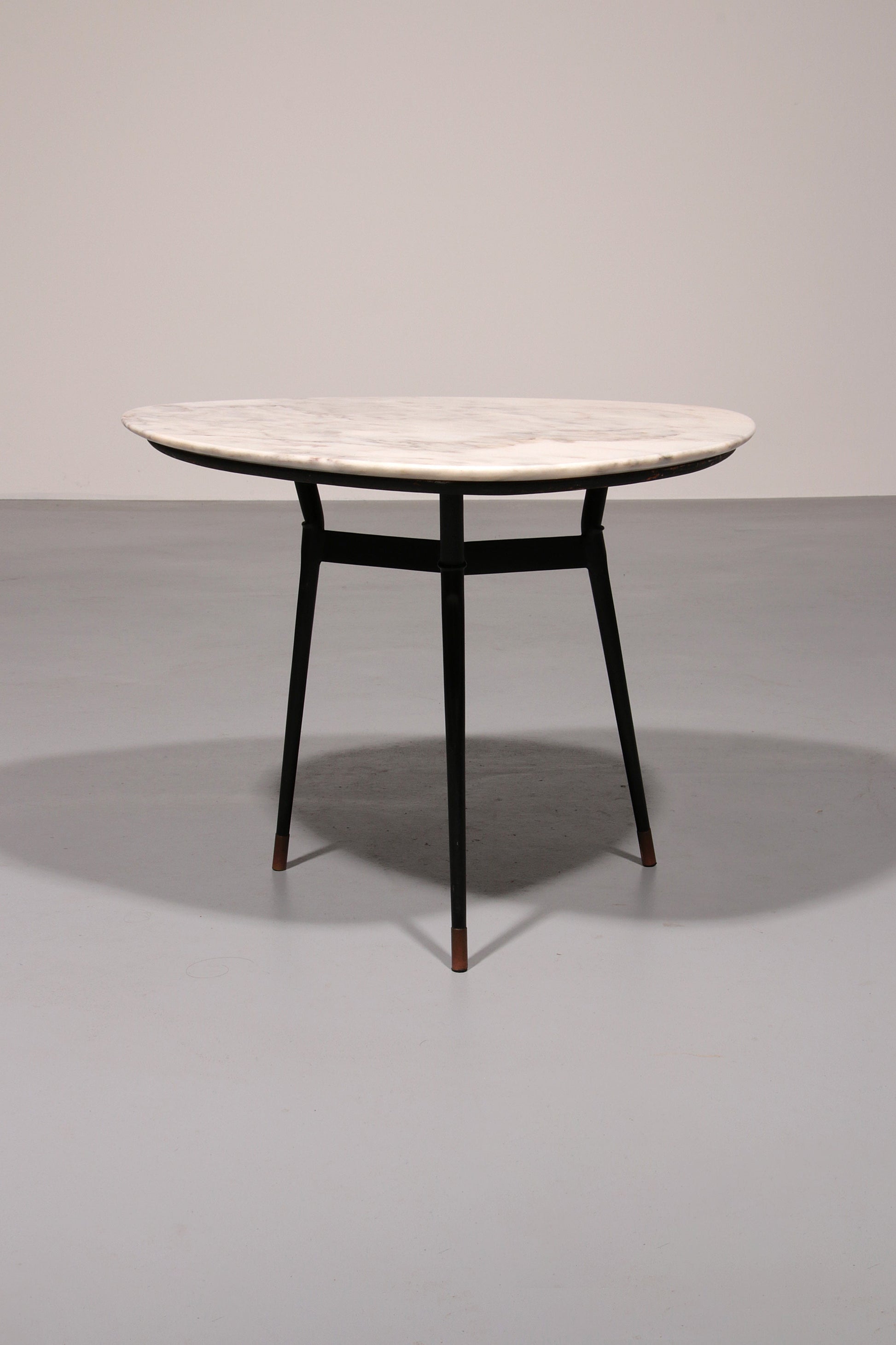 Elegant Marble and Brass Accent Table – Chic Small Coffee or Side Table - Collectors - Net.Work