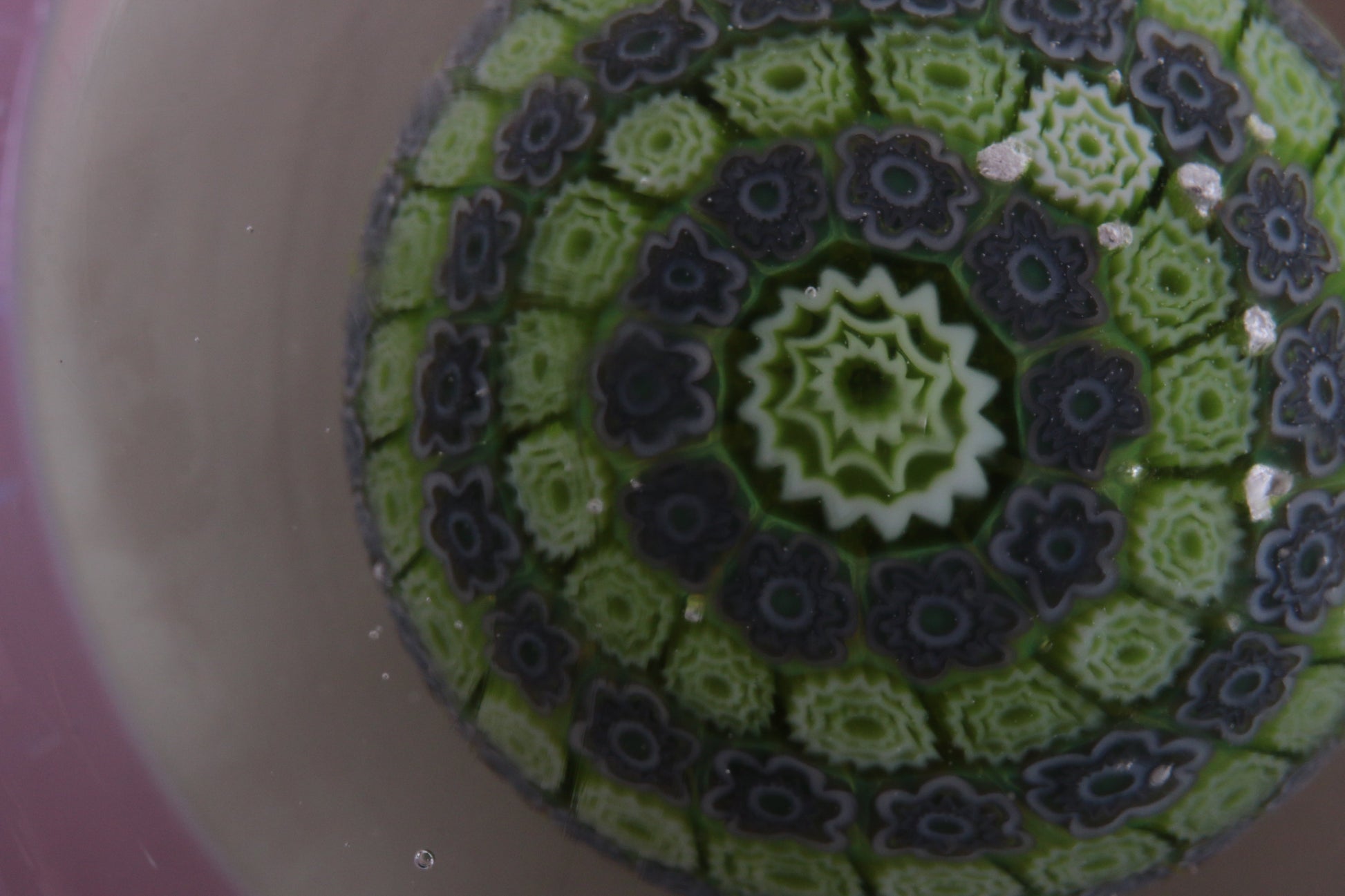 French Paperweight with Purple Floral Design by St. Louis, 1910 - Collectors - Net.Work