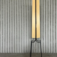 Französische Stehlampe aus Stahl und Bast