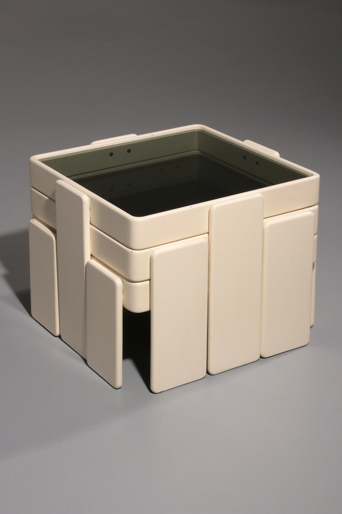 Gianfranco Frattini Stacking Tables for Cassina – Original Off - White Lacquer - Collectors - Net.Work