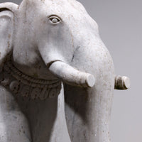 Zwei handgefertigte große Elefantenstatuen aus Marmor