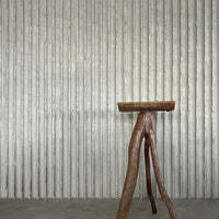 Hoher französischer Beistelltisch aus Holz